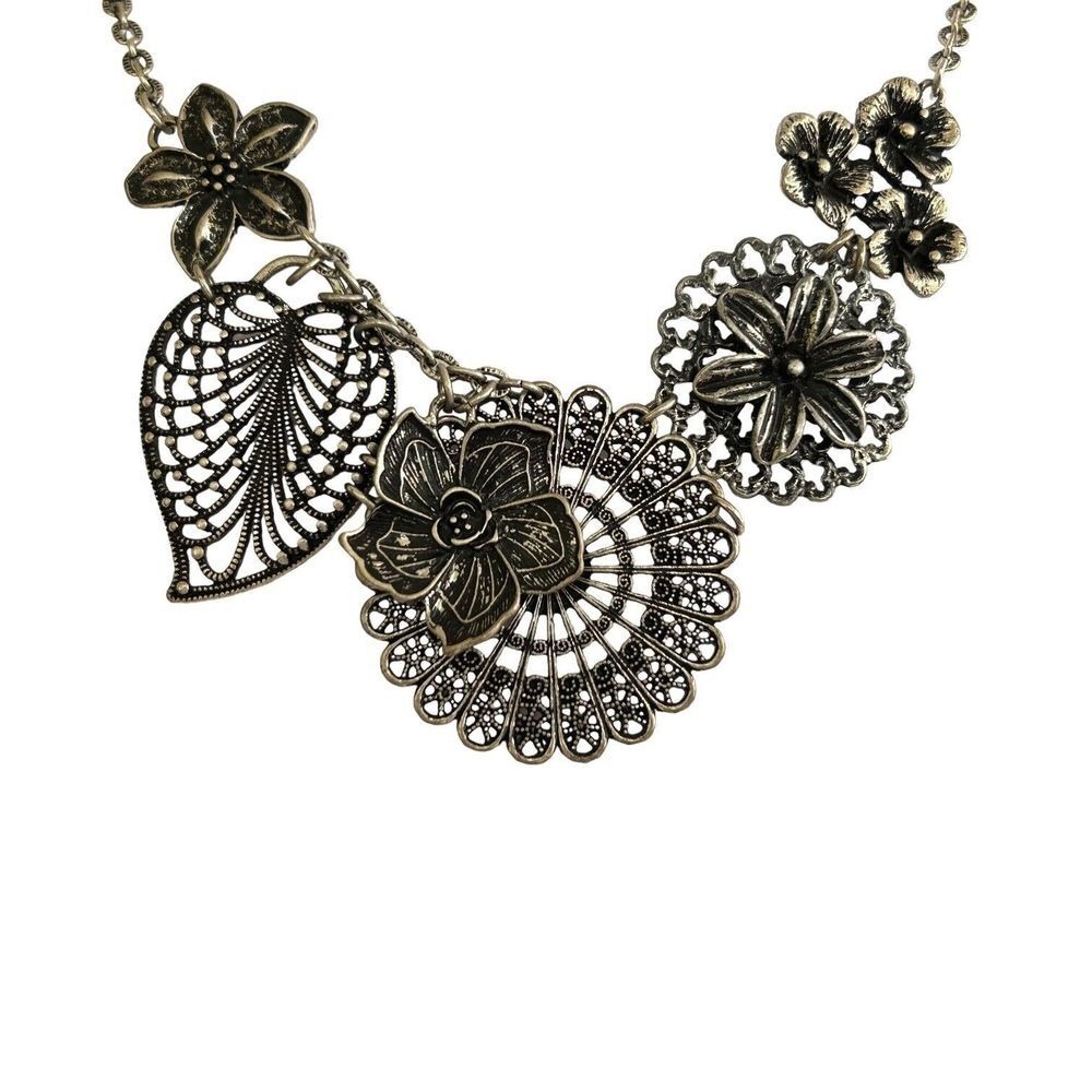 Beautiful Premier Design Necklace And Earrings Set In Box